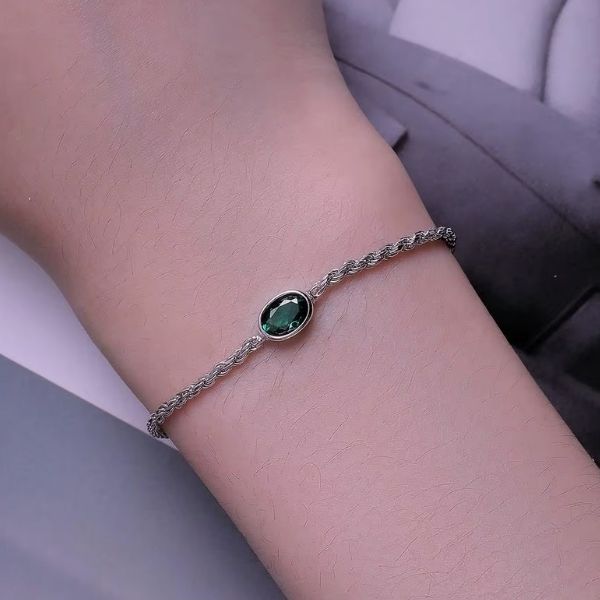 Armband-mit-grunem-Zirkonia-Stein