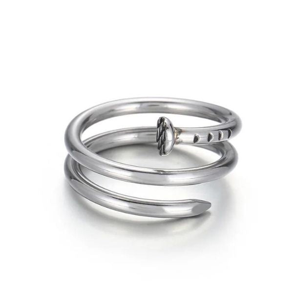 Aussergewohnlicher-Ring-aus-Edelstahl