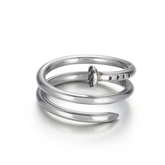 Aussergewohnlicher-Ring-aus-Edelstahl