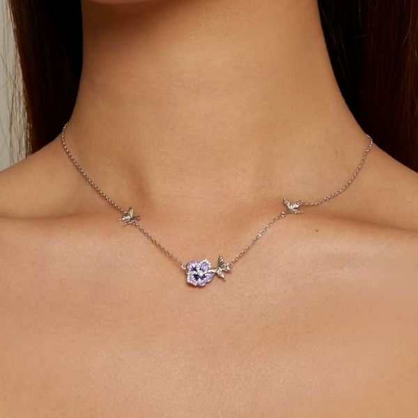 Blume-Schmetterling-Halskette