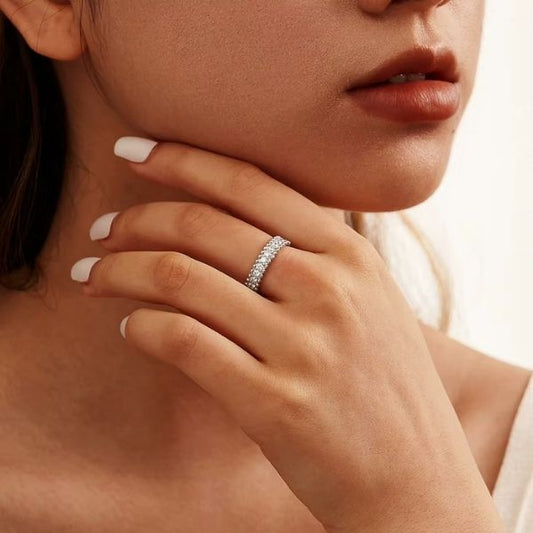 Damenring-mit-Zirkonia-Steinen