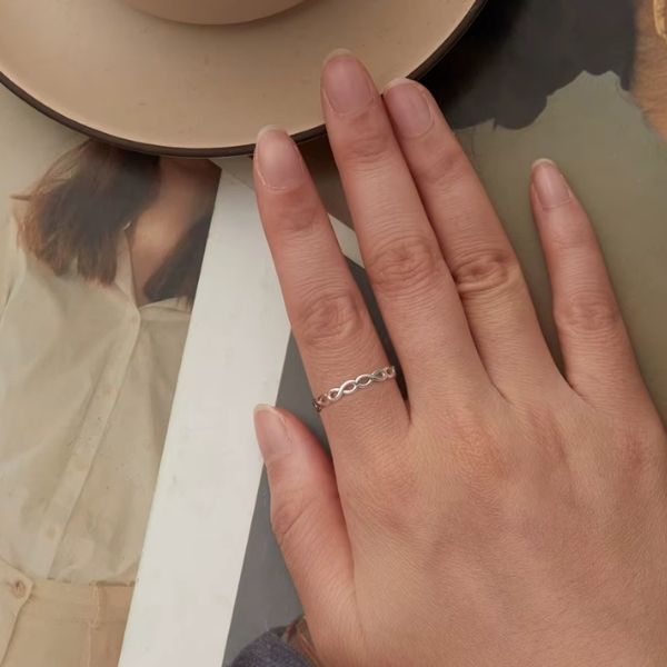 Damenring-mit-Unendlichkeitssymbol