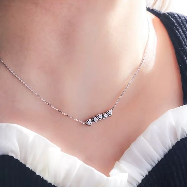 Dreieckige-Halskette-fur-Damen