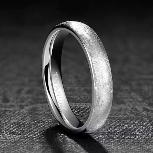 Gebürstete Eheringe mit speziellem Kratz Design Ringsilber