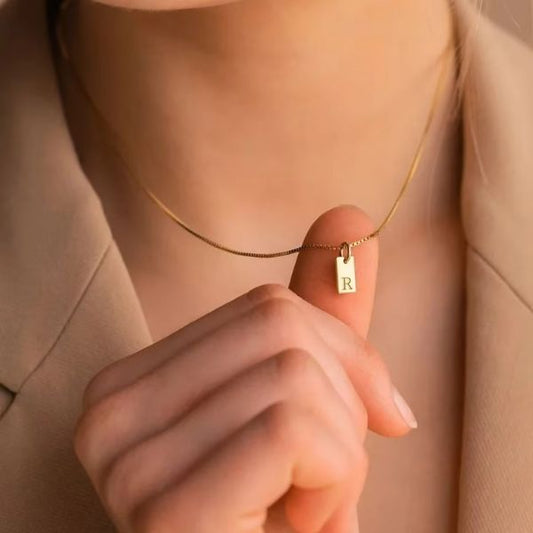 Gelbe Halskette mit Buchstaben für Damen - Ringsilber