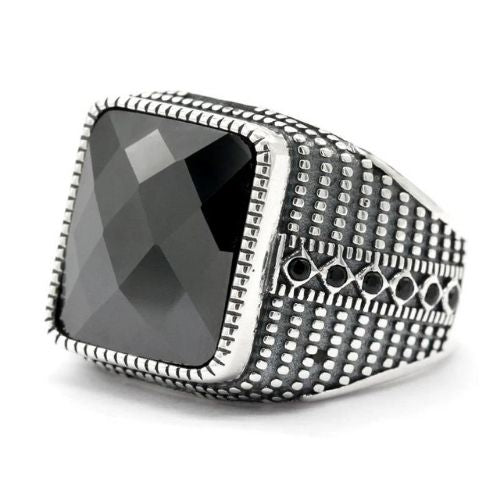 Herrenring-Aus-Schwarzem-Stein