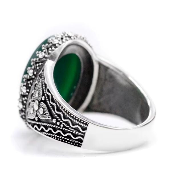 Herrenring-aus-naturlichem-grunem-Achat