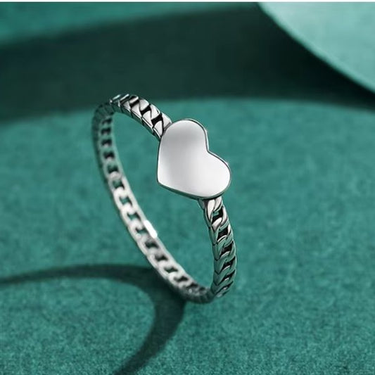 Minimalistisches herzförmiges Frauengesicht Ringsilber