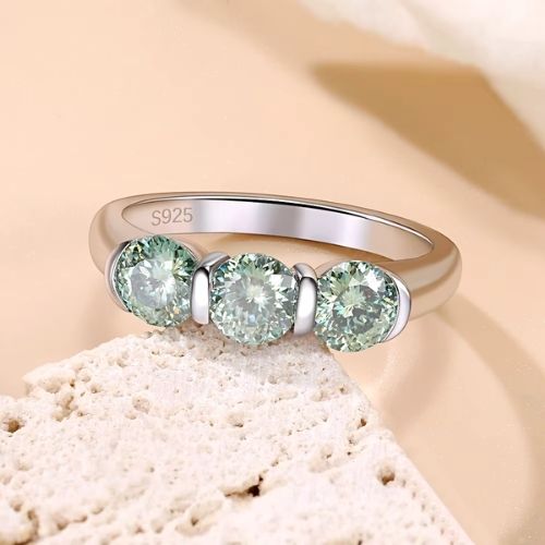Ring mit grünem Moissanit-Stein Ringsilber