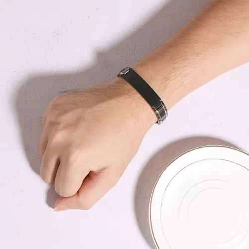 Schwarzes Männer Armband mit Gravur Ringsilber