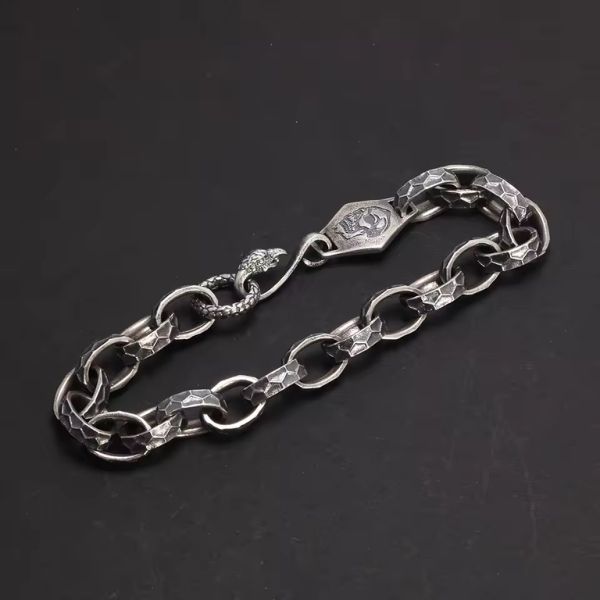 Silbernes-Armband-mit-Adlerkopf-Symbol