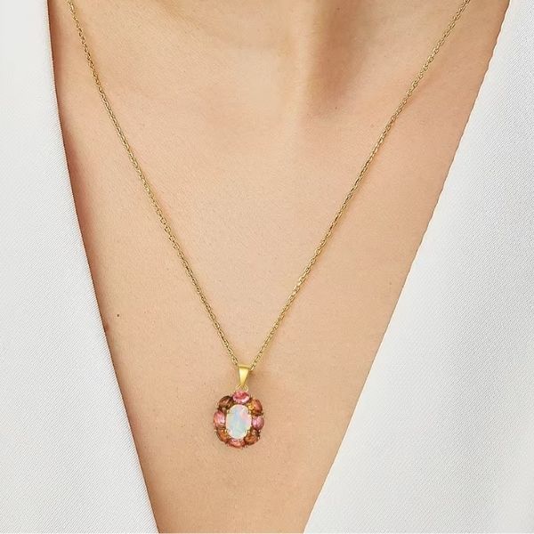 Halskette-aus-Opal-und-Turmalin-Steinen