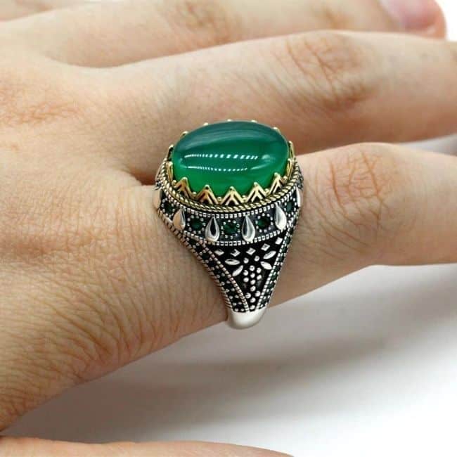 Ring-mit-Grunem-Stein-fur-Herren