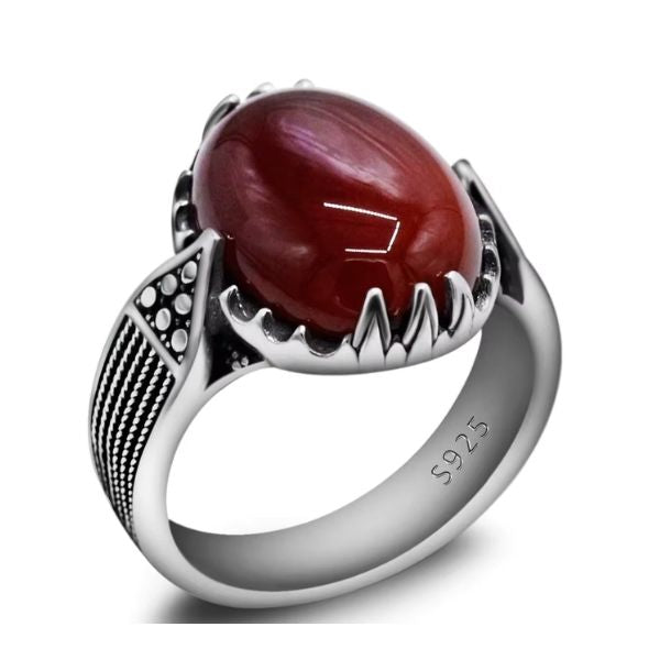 Silberring-mit-rotem-Stein