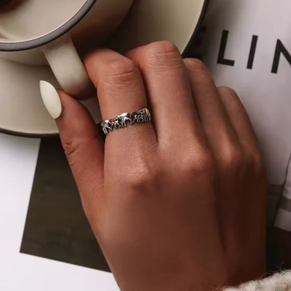 Silberring-mit-Elefantenfamilie