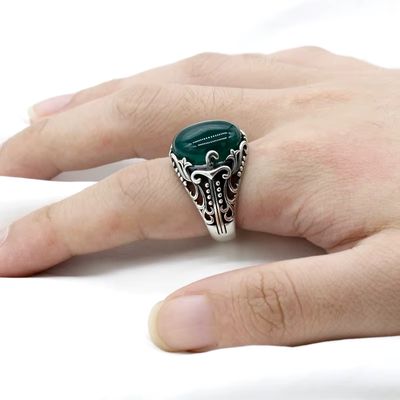 Silberring mit wertvollem Grüner Stein Ringsilber