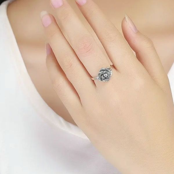 Verstellbarer-Silberring-in-Rosenform