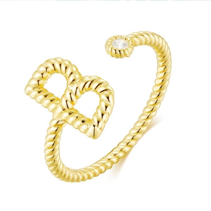 Ring-mit-Buchstabe-fur-Dame