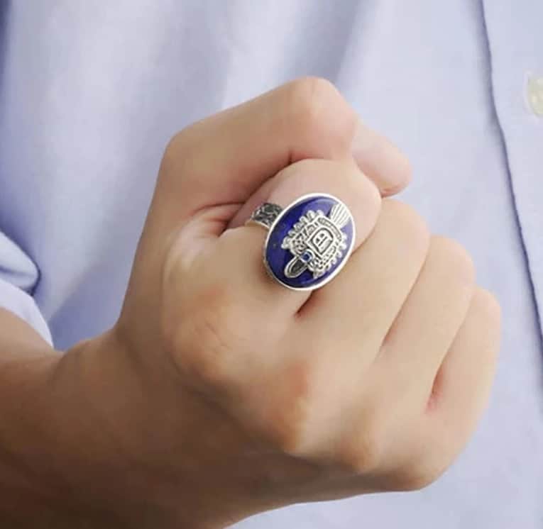 Ring mit buchstaben