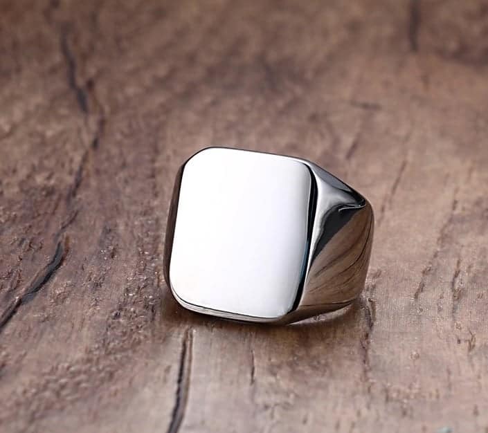Ring mit buchstabe