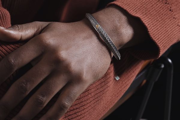 Armreif und Armband: Was ist der Unterschied?