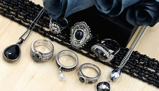 Onyx Stein: Bedeutung, Herkunft und seine besondere Rolle im Schmuck