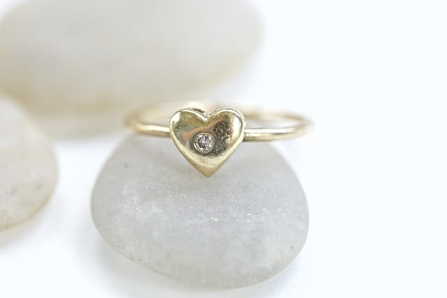 Ring-mit-herz-aus-Weiß-silber