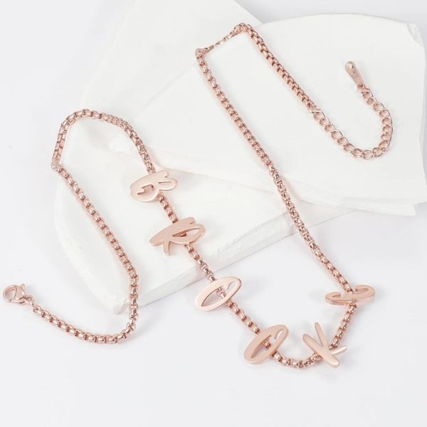 Moderne-Kette-mit-Namen-fur-Damen