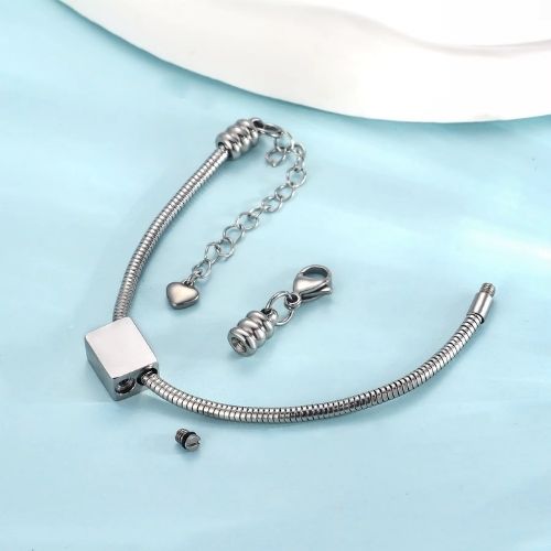 Armband mit Schlangenkette und Gravur Ringsilber