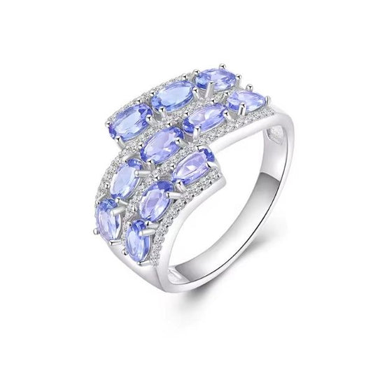 Besonderer-Damenring-mit-blauem-Stein