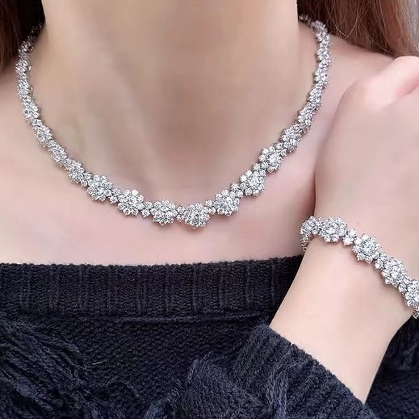 Blumen-Symbol-Choker-fur-Damen