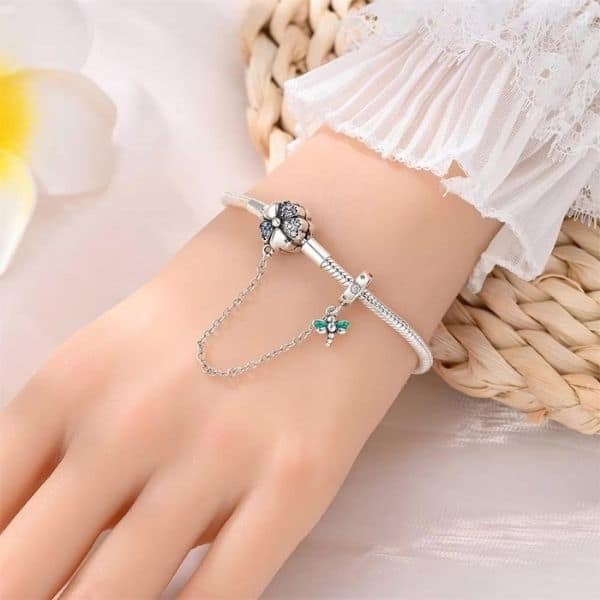 Damen-Armband-mit-Silber-Blumen-Symbol