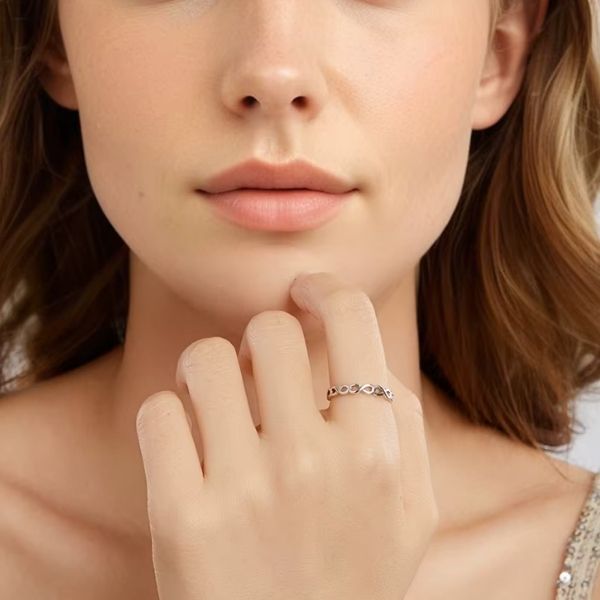 Damenring-mit-Unendlichkeitssymbol