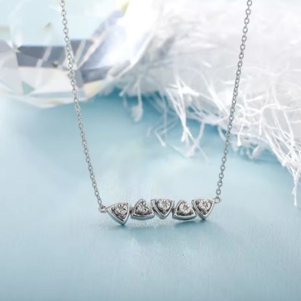 Dreieckige-Halskette-fur-Damen