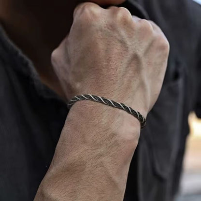 Erschwingliches-Herren-Armband-aus-Stahl