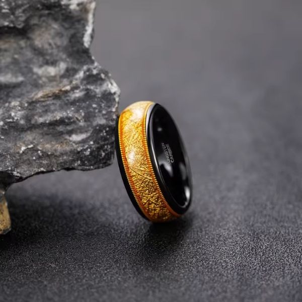 Gelber und schwarzer auffälliger Ehering Ringsilber