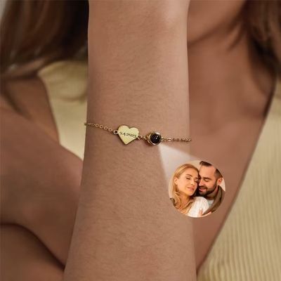 Gravierte und illustrierte Armbänder