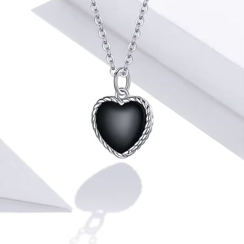 Halskette mit schwarzem Herz Ringsilber