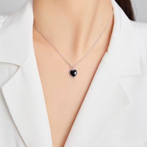 Halskette mit schwarzem Herz Ringsilber