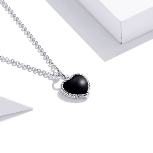 Halskette mit schwarzem Herz Ringsilber