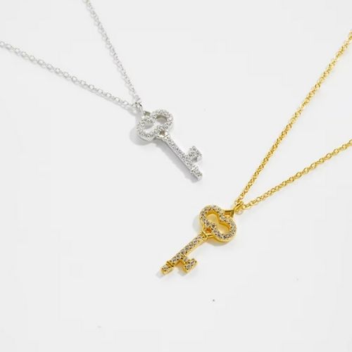 Halskette mit Schlüsselsymbol Ringsilber