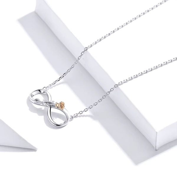 Halskette-mit-Unendlichkeitssymbol-und-Rose