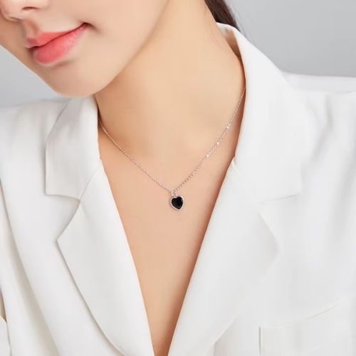 Halskette mit schwarzem Herz Ringsilber