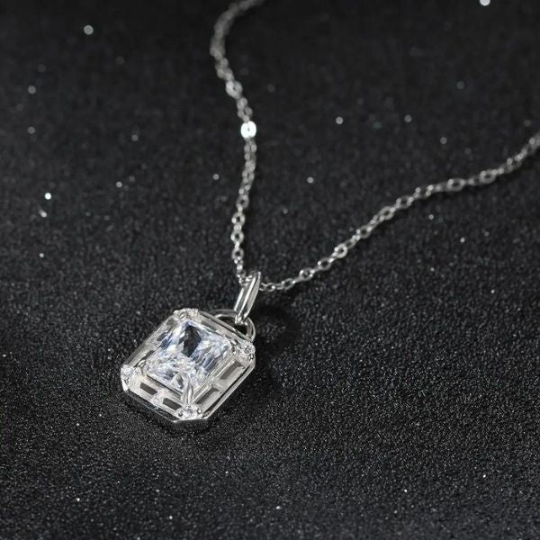 Kette-mit-Anhanger-Silber