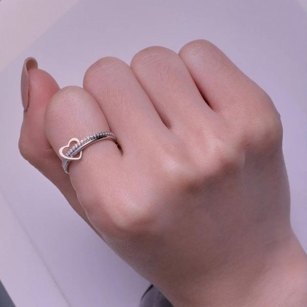 Minimalistischer-Damen-Ring-mit-Herz