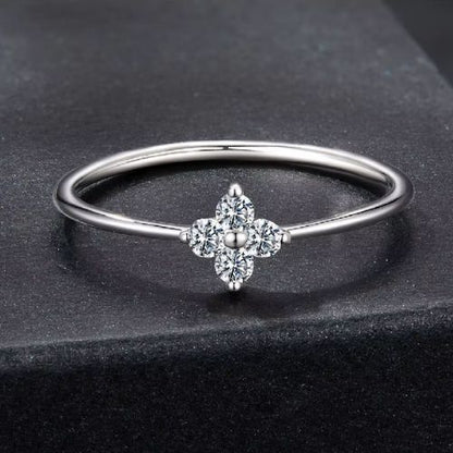 Minimalistischer vierblättriger Kleeblatt Ring Ringsilber