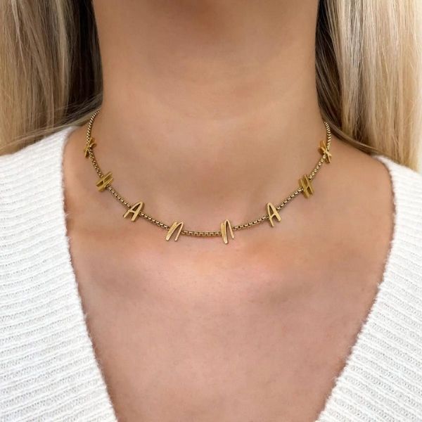 Moderne-Kette-mit-Namen-fur-Damen