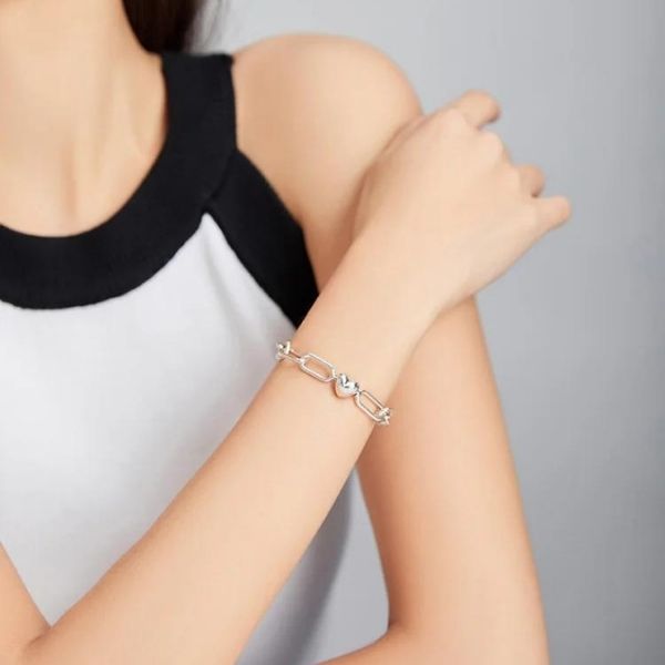 Modernes-Damen-Armband-mit-Herz