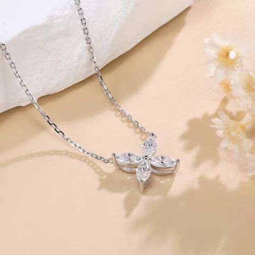 Moissanit-Halskette mit vierblättrigem Kleeblatt Ringsilber