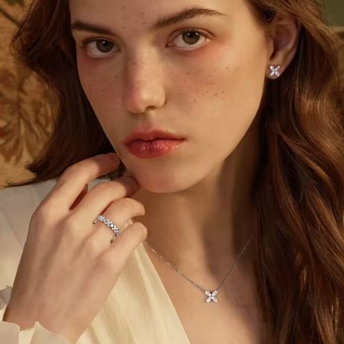 Moissanit-Halskette mit vierblättrigem Kleeblatt Ringsilber